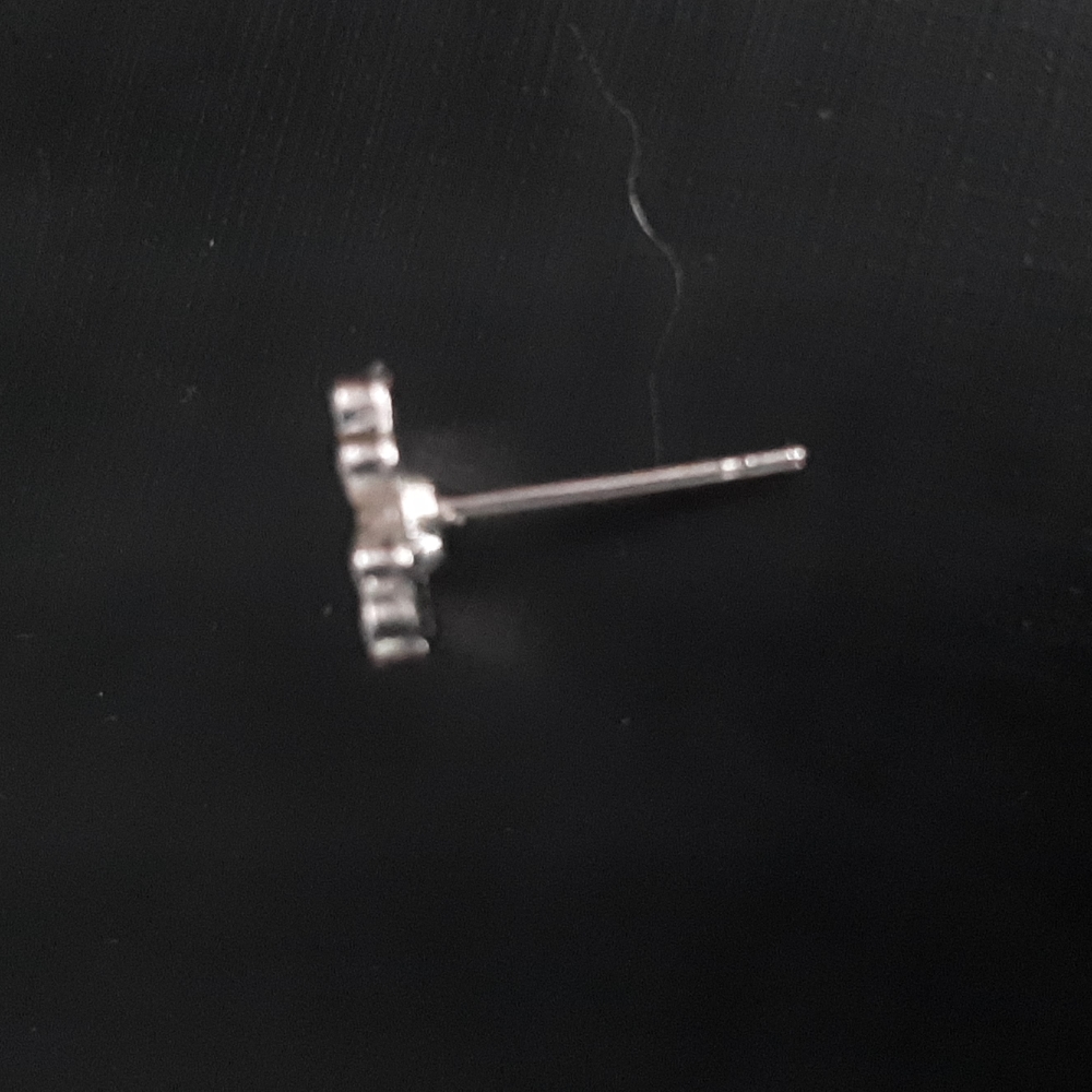 Earings - Picture 2 of 3
